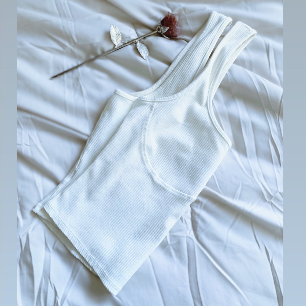 Elegant White Ribbed Tank Top 🥀 - Picture 2 of 3